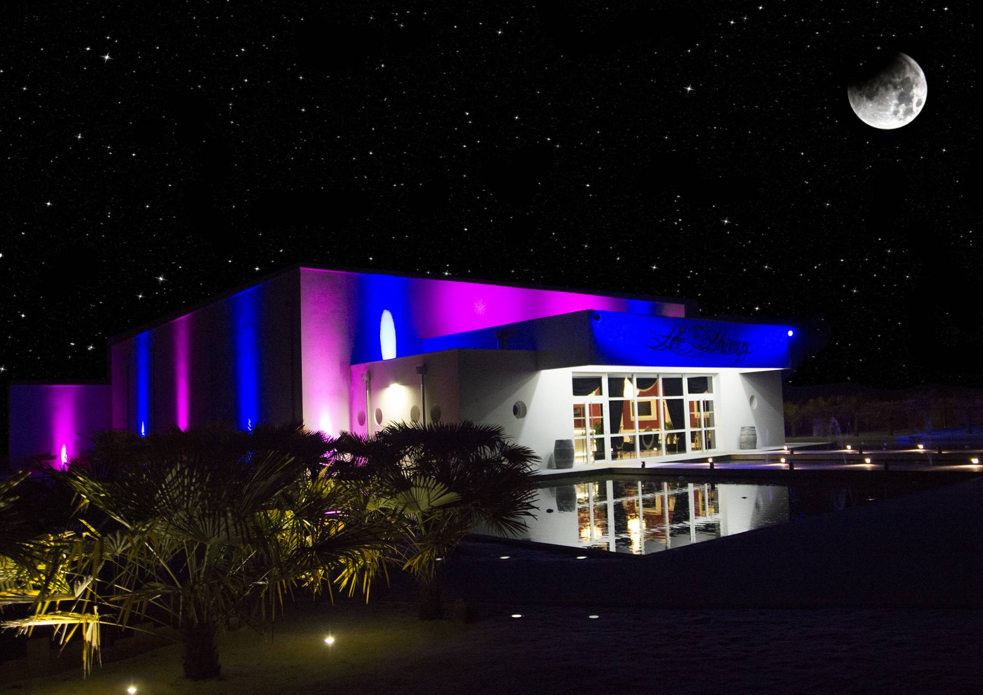 Réserver un dîner cabaret festif pour la Saint-Sylvestre avec spectacle de danse et musique live près du bassin d'Arcachon